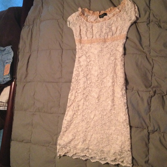 TRADED Creme lace dress