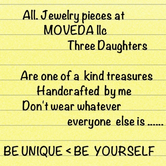 BE UNIQUE < BE  YOURSELF