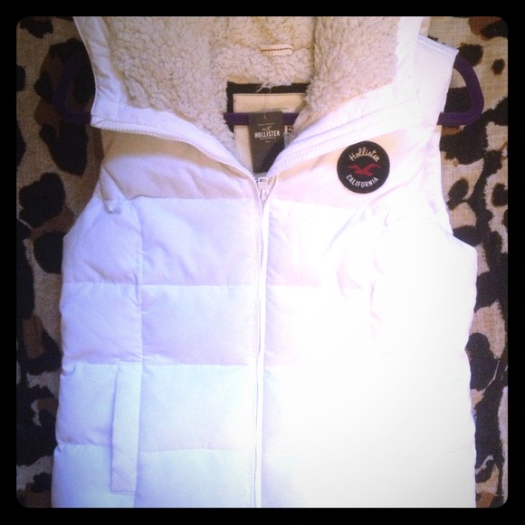 ❗Reserved❗ White Hollister Puffy Vest