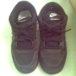 Nike sports shoes