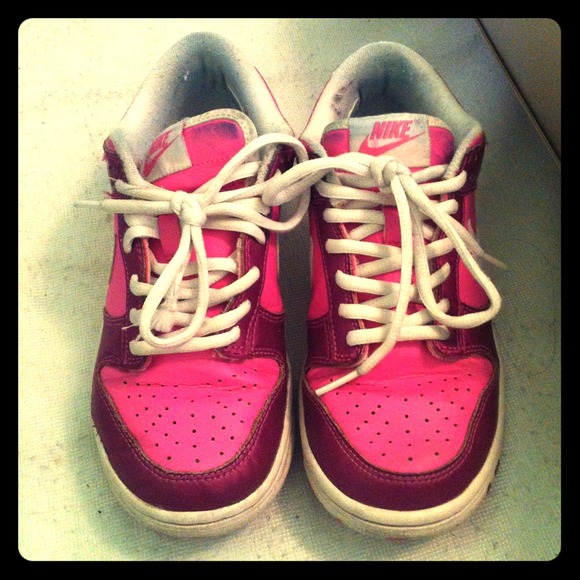 Nike sports shoes
