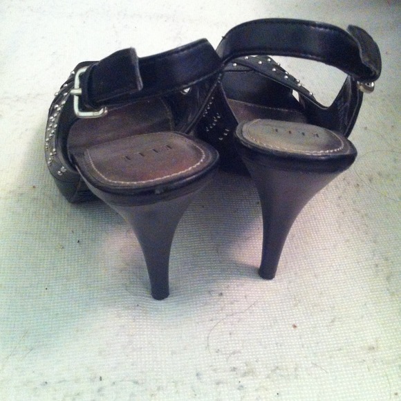 Elle high heel! - Picture 3 of 3