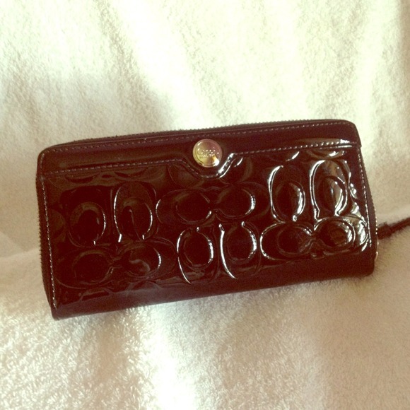 ❌sold❌Black shinny Coach Wallet - Picture 1 of 4