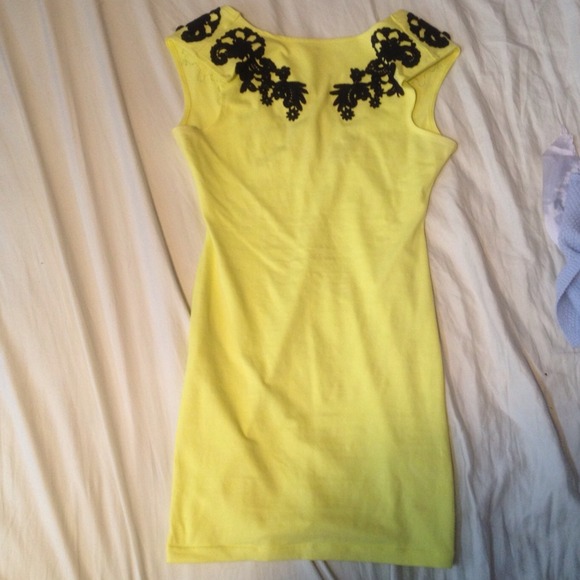 🎀Traded🎀 Motel Rocks Yellow Fitted Dress - Picture 3 of 4