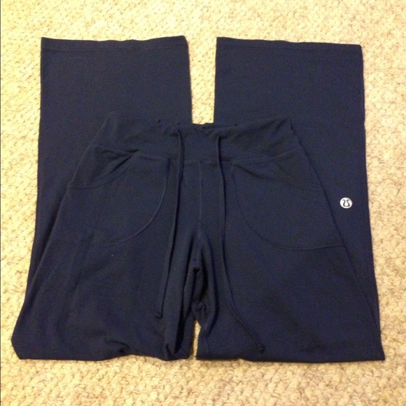 SOLD. Lululemon Still Pant. Navy. Size 4
