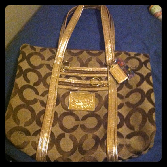 Coach Handbags - ⛔🚫Traded🚫⛔Coach poppy gold purse