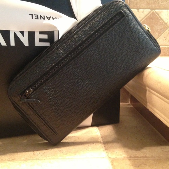 MOVING! MAKE OFFER! $475 Chanel Zippy - Picture 2 of 4