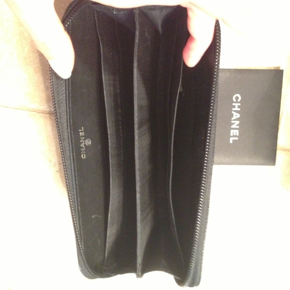 MOVING! MAKE OFFER! $475 Chanel Zippy - Picture 4 of 4