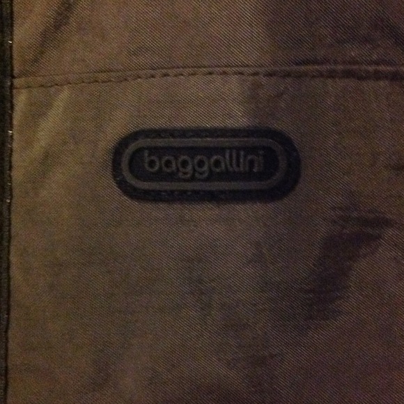 Baggallini brown and orange crossbody bag. - Picture 2 of 3