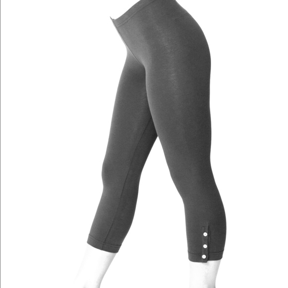 American Apparel cropped button leggings