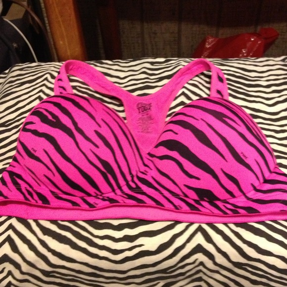 *Sold in bundle* VS PINK sports bra