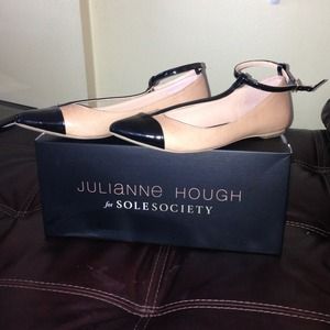 ***SOLD***Nude leather t-strap flats