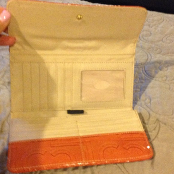 Liz Claiborne wallet - Picture 3 of 3