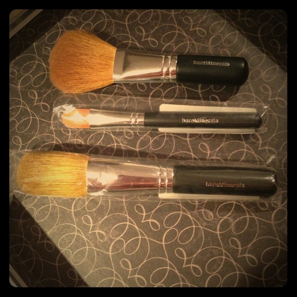 Bundled & Sold! Brand new Bare Minerals brushes!