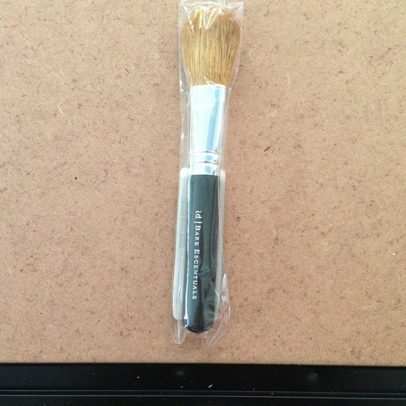 Brand New Bare Minerals Blush Brush!