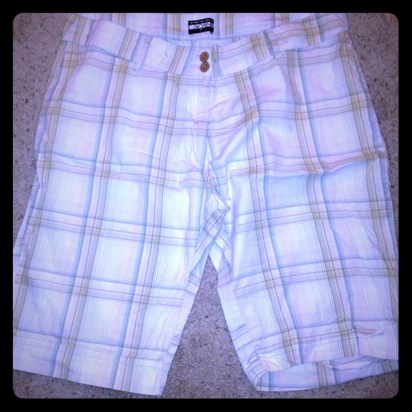 //RESERVED//BERMUDA SHORTS.