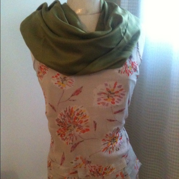 Floral Top🐣 - Picture 2 of 2