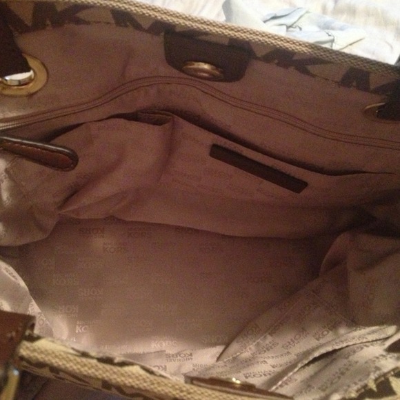 🎈Sold🎈Authentic Michael kors bag - Picture 2 of 3