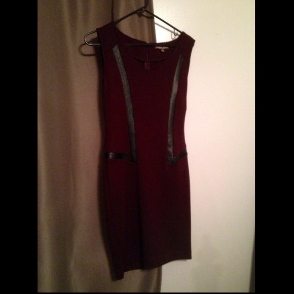 Designer dress with leather detailing - Picture 2 of 3