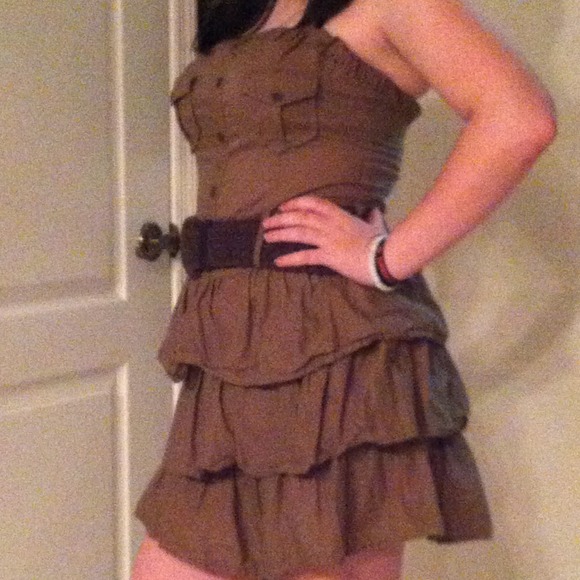 🔴Reduced🔴Brown strapless ruffled dress with belt