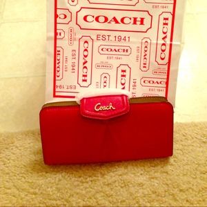 Coach wallet 🚫NO TRADE 🚫