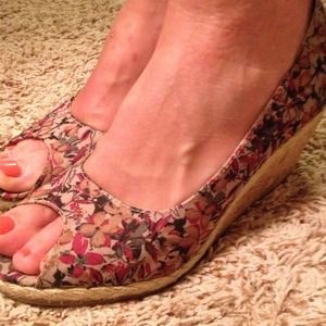 Floral Wedges