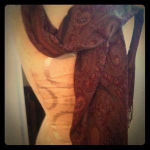 Cute burgundy pattern scarf!