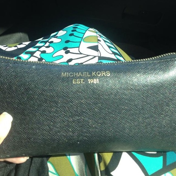 Michael Kors zip around Continental