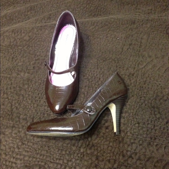 ISAAC MIZRAHI - Picture 1 of 3