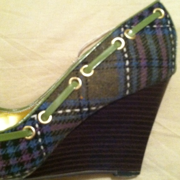 Sold...⚡Flash sale⚡Gingham wedges! - Picture 3 of 4