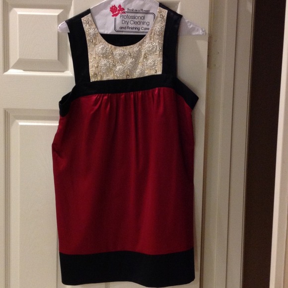 Black & burgundy top