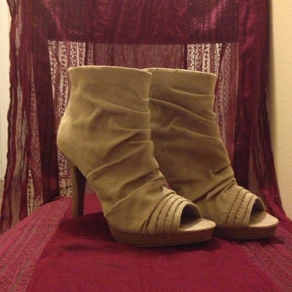 size 6, tan, peek-toe boot heels, never been worn!