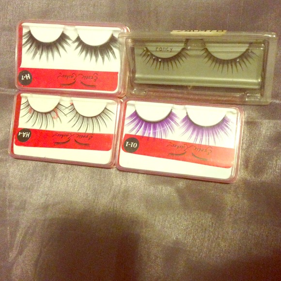 Bundle of 4 pairs of fake eyelashes👀✨🎀🆕🆕🆕🆕