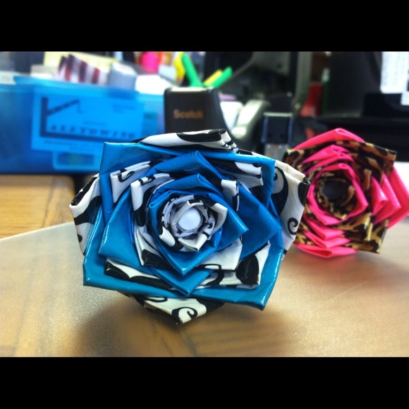 Real and mustache pen - Picture 1 of 4