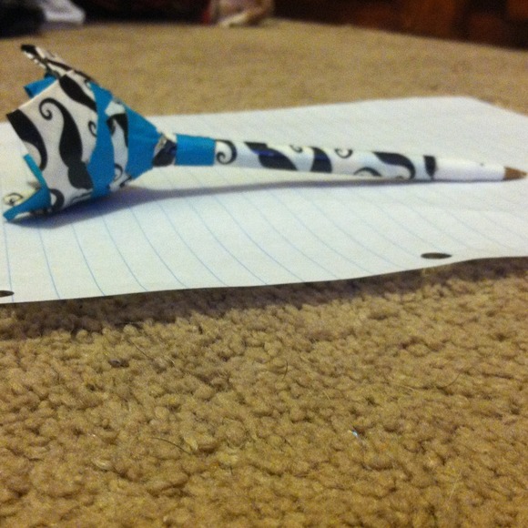 Real and mustache pen - Picture 3 of 4