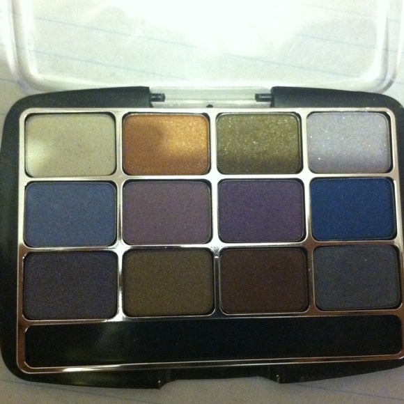 Eyeshadow - Picture 3 of 3