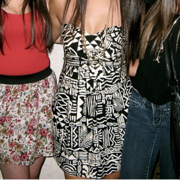Tribal Pattern Dress 👗 - Picture 2 of 3
