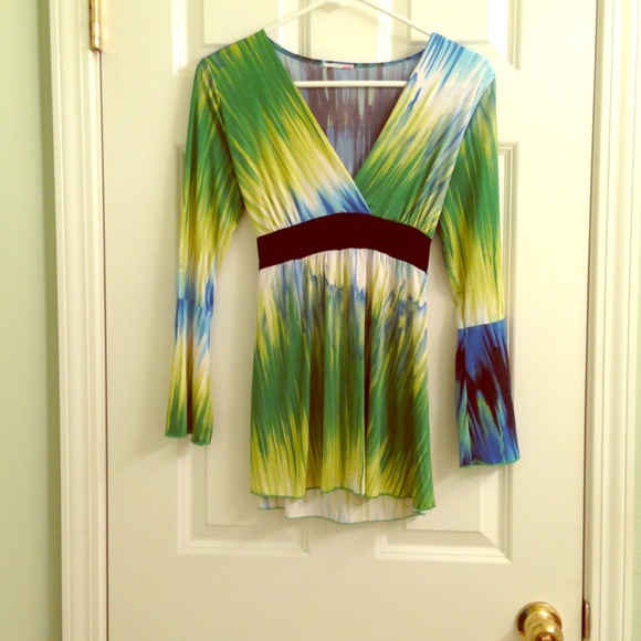 SALE!!! 🌹Flirty & fun tunic with black sash. 💐