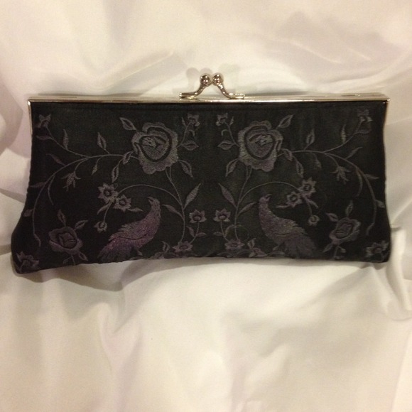 Black Embroidered Evening Bag 🌸