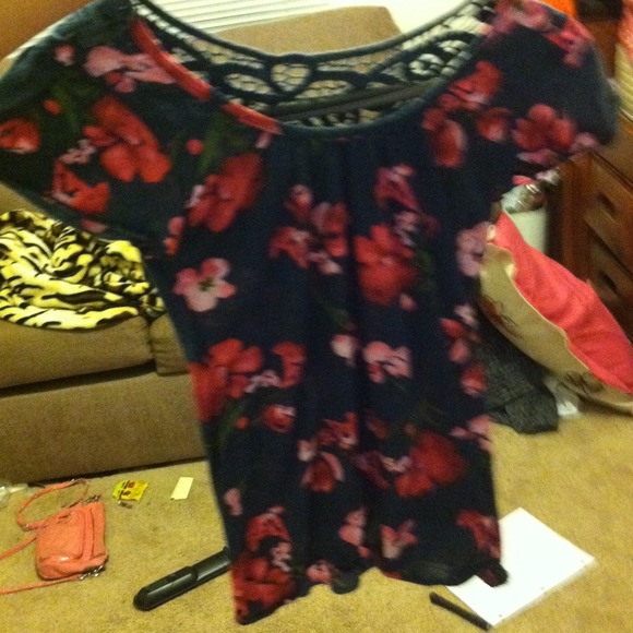 Shirt - Picture 1 of 3