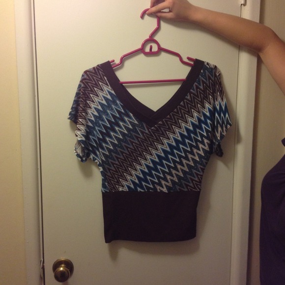 Cute brown blue and white top.