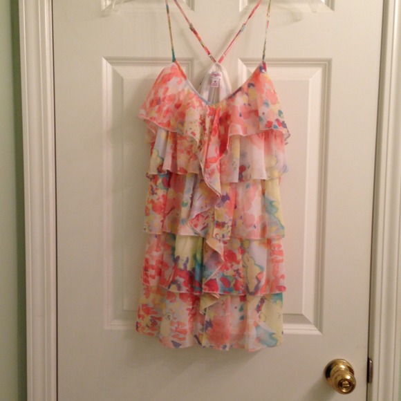 Candies frilly and flirty summer top. 🌺