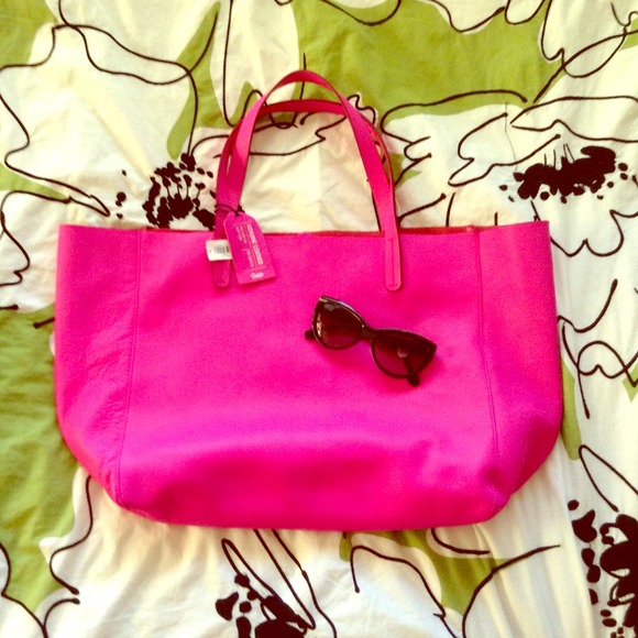 GAP Handbags - Gap Leather Tote Bag