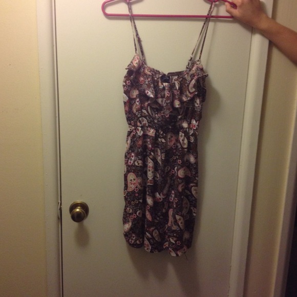 Cute brown paisley print dress.