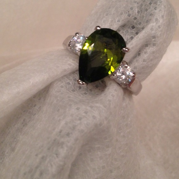 ❗SALE❗Green Amethyst Teardrop Diamond Ring