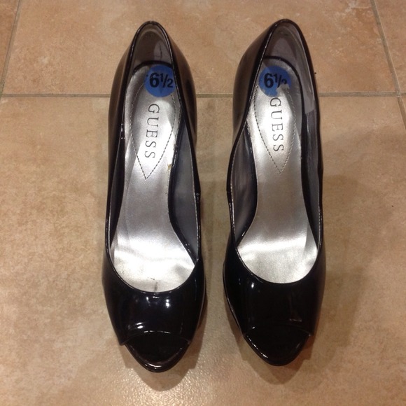 Guess peep toe pumps