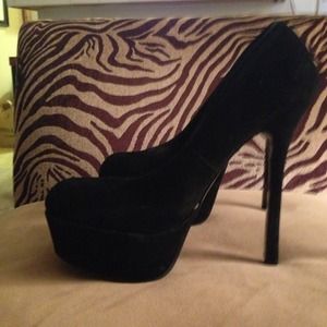 Reserved. STEVE MADDON STILLETO