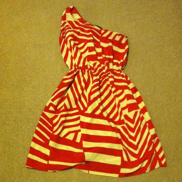 Soprano Dresses & Skirts - ✳PRICE REDUCED✳One-shoulder casual dress