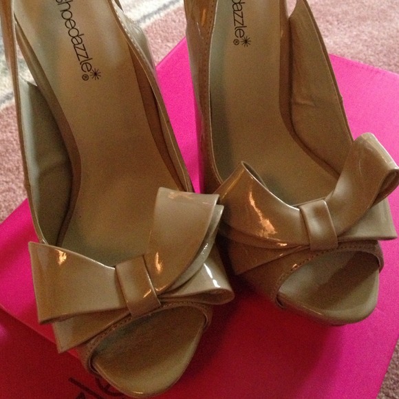 🌞RESERVED AIMES Shoe Dazzle Pumps with Bows