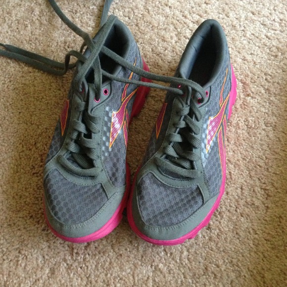 Reebok YourFlex lightweight running shoes